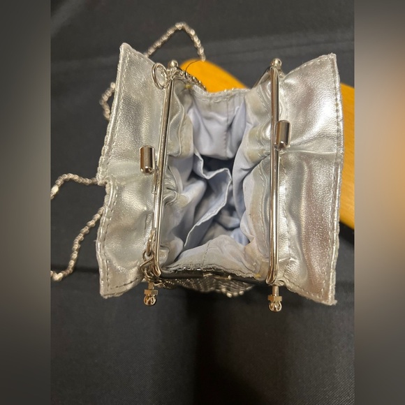 Vintage Silver Mesh Evening Bag with Chain Strap - Picture 2 of 3